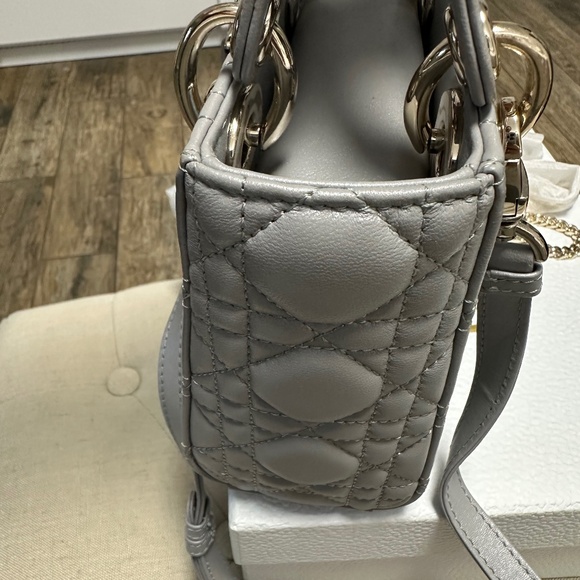 Grey Lady Mini - Picture 2 of 3